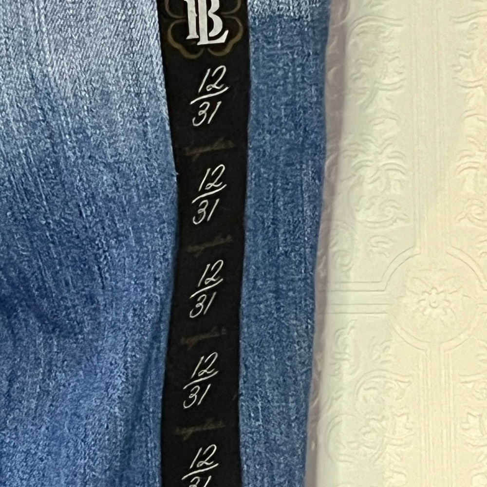 Jeans - Picture 7 of 8